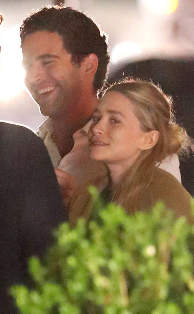 Inside Mary Kate And Ashley Olsen S 33rd Birthday Party E Online Ap